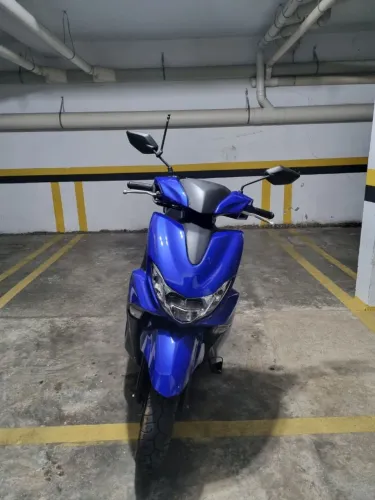 Yamaha Fluo 125 ABS 2023 - Apenas 7.500km - +Baú Givi - Impecável - Único dono.