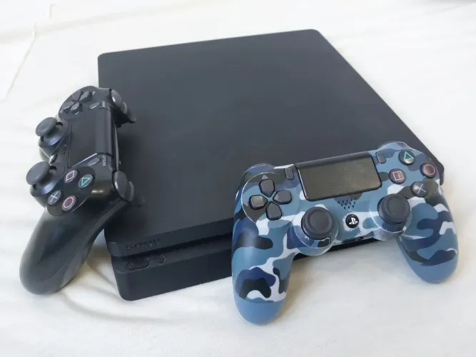 Playstation 4 + 3 jogos