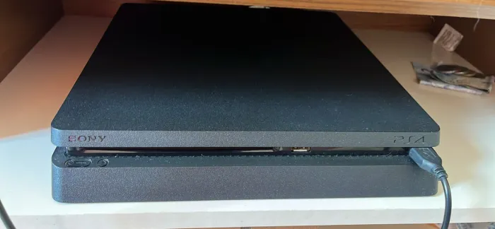 PS4 Slim Impecável + 2 Controles + Cabos + Jogos Instalados (GTA V, CoD, NFS e +)