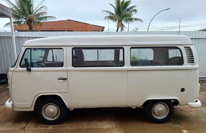 Volkswagen Kombi Escolar/50 Anos 1.4 MI Total Flex 2011