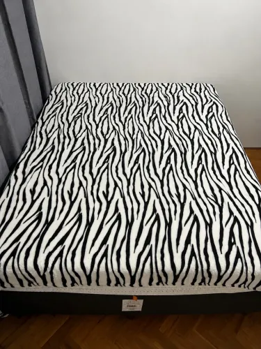CAMA DE CASAL EXCELENTE COLCHÃO ORTOPÉDICO SUPER ESTÁVEL E CONFORTÁVEL