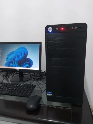CPU i3 4°GERAÇÃO MEMÓRIA DDR3 4GB SSD 120GB porém não tá pega cabo de rede tô usando wifi