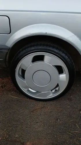 Troco roda 17 por de ferro com volta pneus novos 