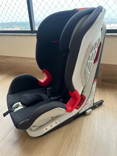 Cadeirinha Chicco YOUniverse Fix para crianças de 9 a 36kg com Isofix