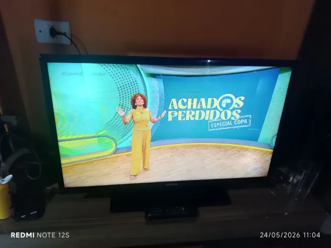 TV Samsung 32 polegadas com controle 