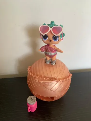 Boneca LOL Surprise Cosmic Queen Rara Bola Dourada