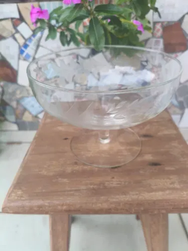 Antiga Taça Centro de Mesa em Vidro Lapidado / Fruteira Vintage - 14cm