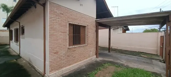 Casa térrea 3 dormitórios com suíte, 250m2 para locação no Bairro Estiva em Taubaté!!!