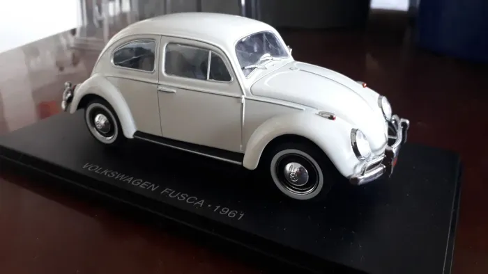 Volkswagen Fusca 1961 da Salvat escala 1:24 em metal