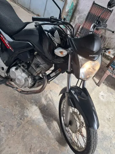 Vendo esta moto toda em dias no meu nome.