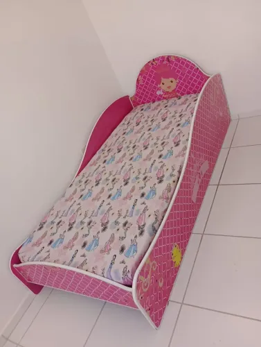 Cama solteiro princesas (sem colchão)