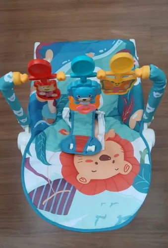 Cadeira pra bebê nova na caixa