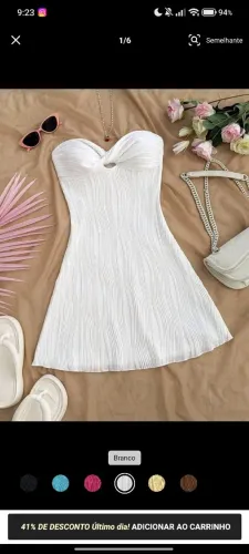 Soleira Vestido Mini Frufru com Cintura Oca, Tecido Texturizado Ondas Tricotadas em Branco