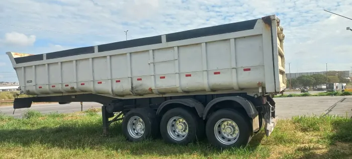 Carreta caçamba