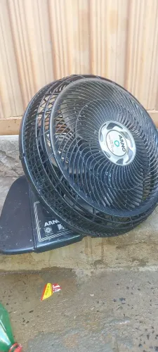 Vendo ventilador ele está fucionado mas quebrou uma parte dele
