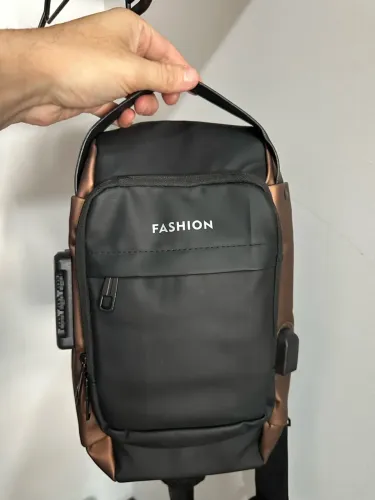 Bolsa Mochila Transversal Antifurto Fashion - Preta e Marrom