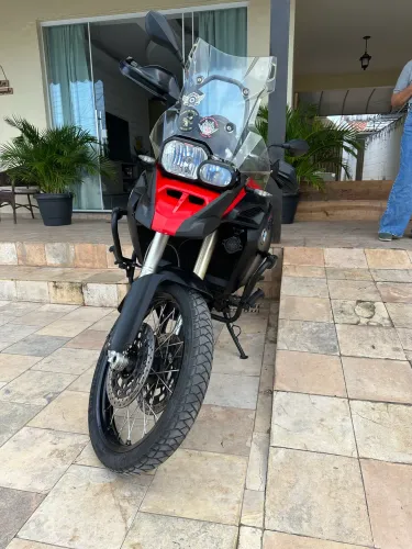 Vendo ou troco moto em veículo de menor ou maior valor