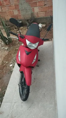 Vende-se uma moto muito boa 