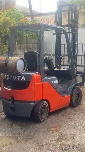 Vendo empilhadeira Toyota 8fg18
