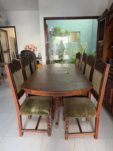 Mesa de Jantar Colonial + Cristaleira/Buffet em Madeira Maciça com 8 Cadeiras