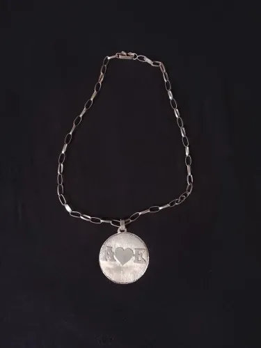 Vende-se esse cordão de prata com 44Gramas