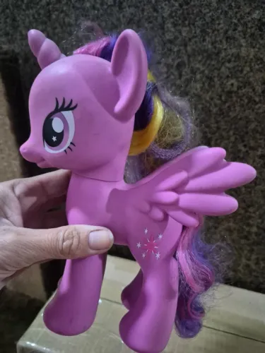  Princesa Twilight Sparkle (versão alicórnio, com chifre e asas) My Little Pony Hasbro