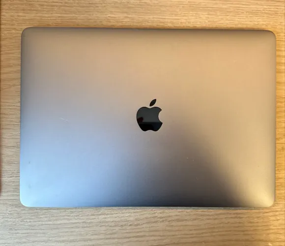 MacBook Pro 2019 com Touchbar Estado de novo