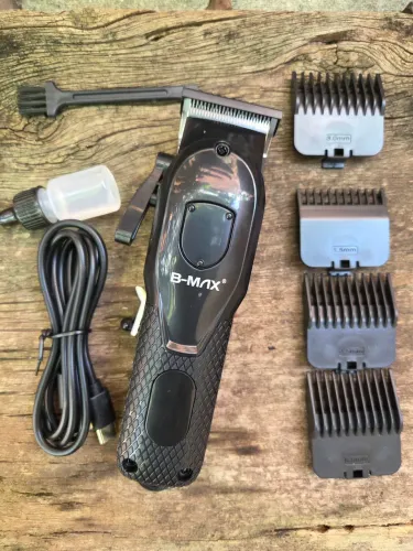 Máquina de cortar cabelo profissional