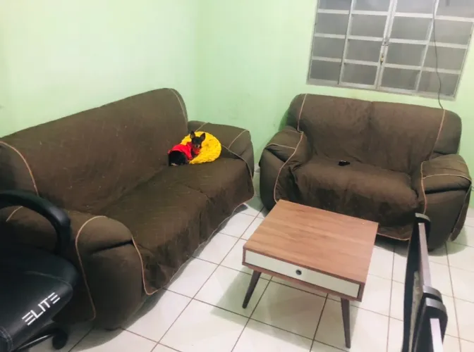 Vendo esse sofá de 3e 2 lugares usado em ótima condição