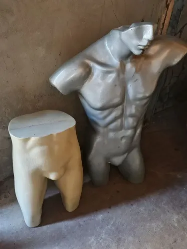 2 manequins masculinos