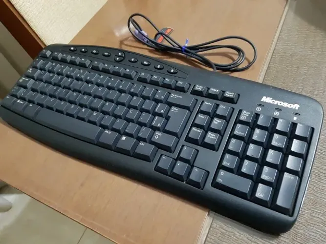 Teclado Microsoft Wired Keyboard 500
