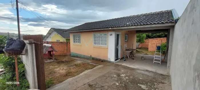 Otima residencia com 02 quartos e amplo lote no Contorno !!