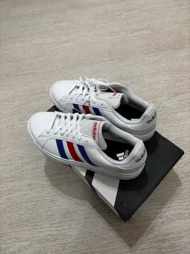 Tênis NOVO Adidas Masculino 39 - Branco Azul e Vermelho
