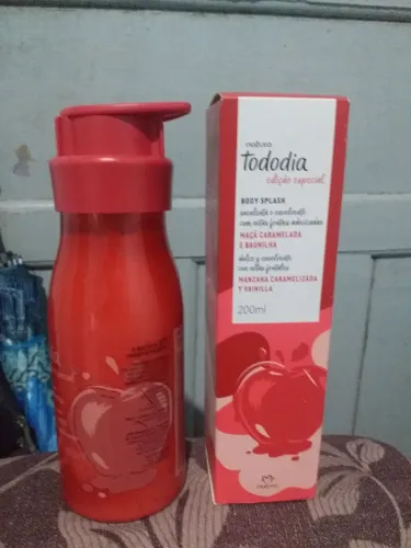 Pefume natura todo dia e creme de peli maçã ótimo 