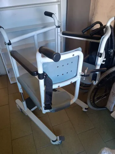 Cadeira de banho funcional
