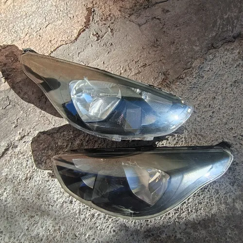 Vendo Par de Faróis Ford Ka máscara preta.