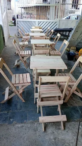 Mesa e cadeiras