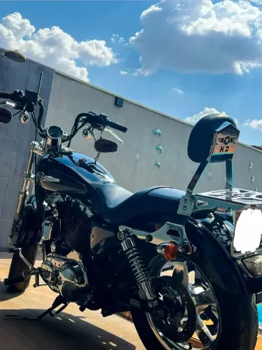 Vende-se Harley-Davidson Sportster 1200, ano 2012. 24.400 km.