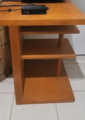 Rack/ mesinha de madeira
