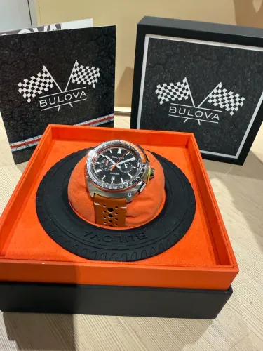 Relógio Bulova Racer Masculino em Couro Marron 98B427
