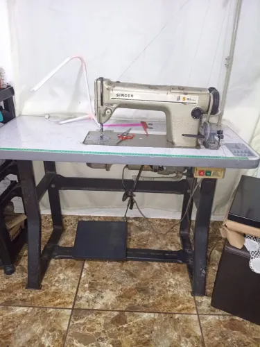 Maquina de costura industrial reta singer 191D 300 A.