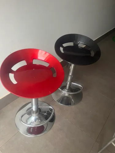 Banquetas em otimo estado 60 reais cada cor vermelha e preta