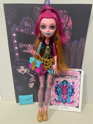 Monster High Gigi Grant New Scaremester Com Todos Os Acessórios (Sem suporte e sem pente)