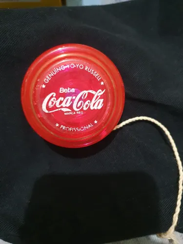 Yoyo da coca cola década de 1990 da marca Russell com cordão original.