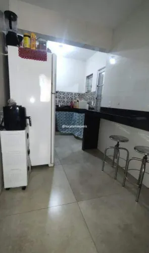 Casa Geminada com 2 quartos e garagem
