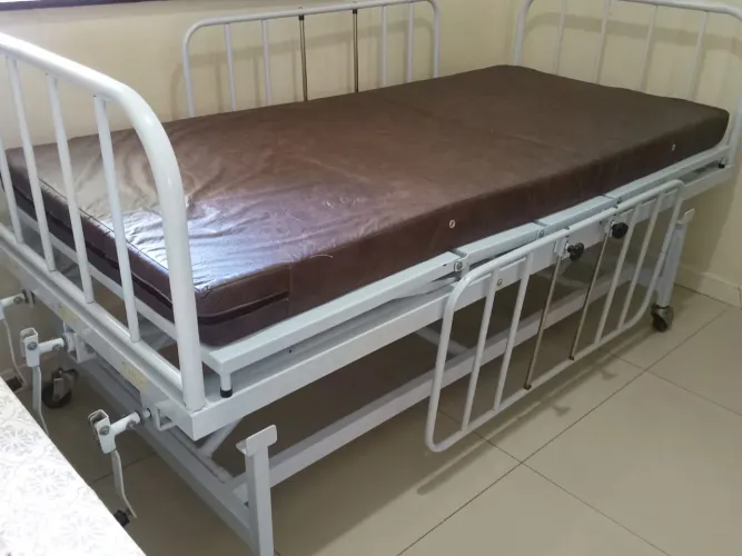 Cama Hospitalar com 3 movimentos 