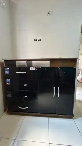 Vende-se cômoda