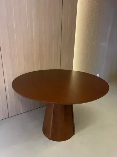 Mesa de jantar redonda, 4 lugares, em madeira