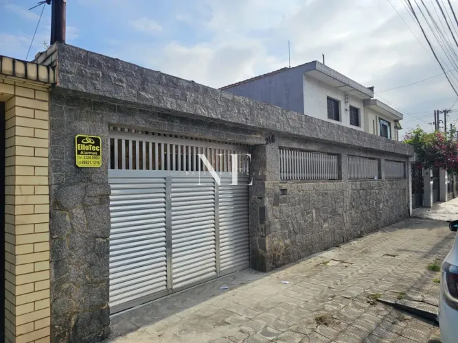 Casa para Venda em São Vicente, Vila Valença, 3 dormitórios, 2 banheiros, 3 vagas