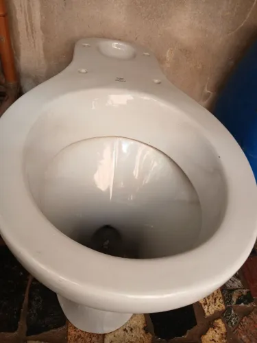 Vaso com caixa acoplada cor cinza